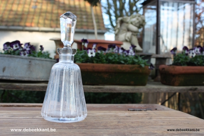 Antiek parfumflesje met dop